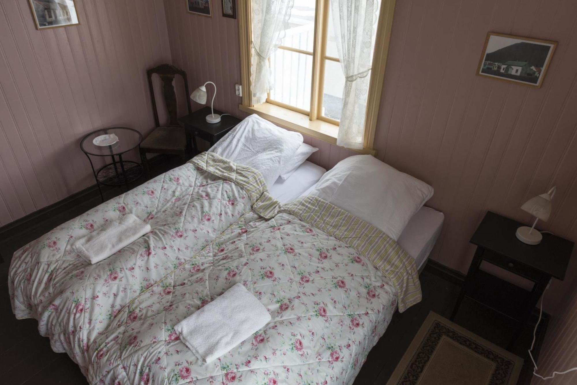 Einarshusid Guesthouse Bolungarvík Zewnętrze zdjęcie