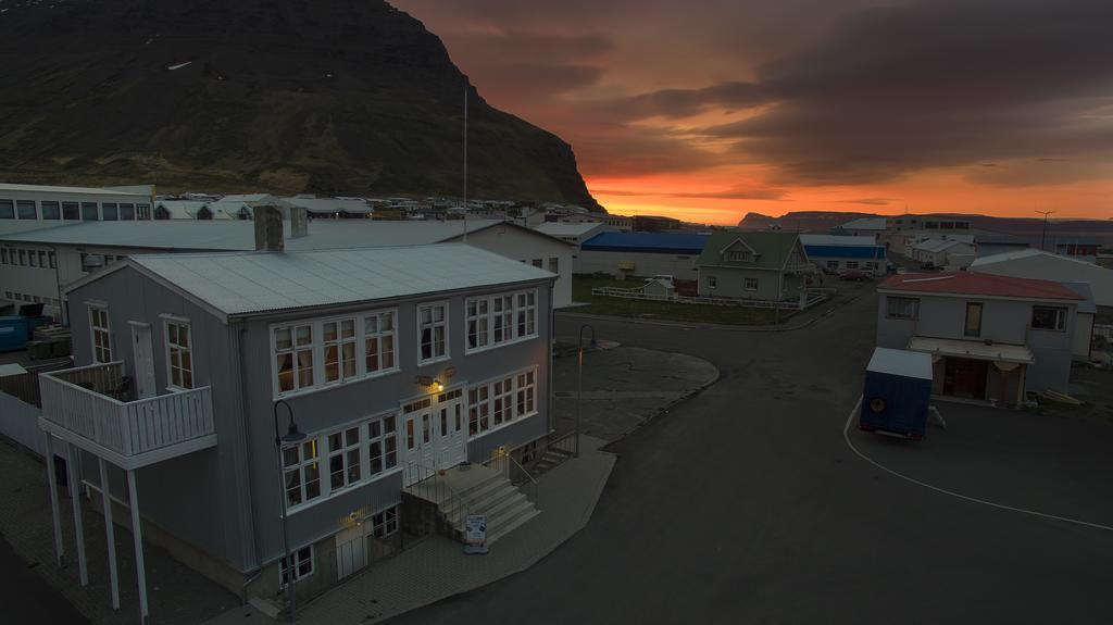 Einarshusid Guesthouse Bolungarvík Zewnętrze zdjęcie